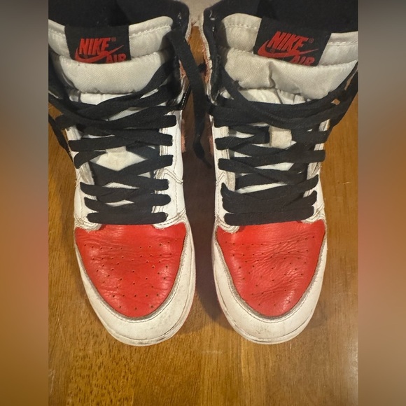 Nike Air Jordan One 6 1/2 Lots of life left. Teenager or adult! Hightop Sneakers - Picture 3 of 7